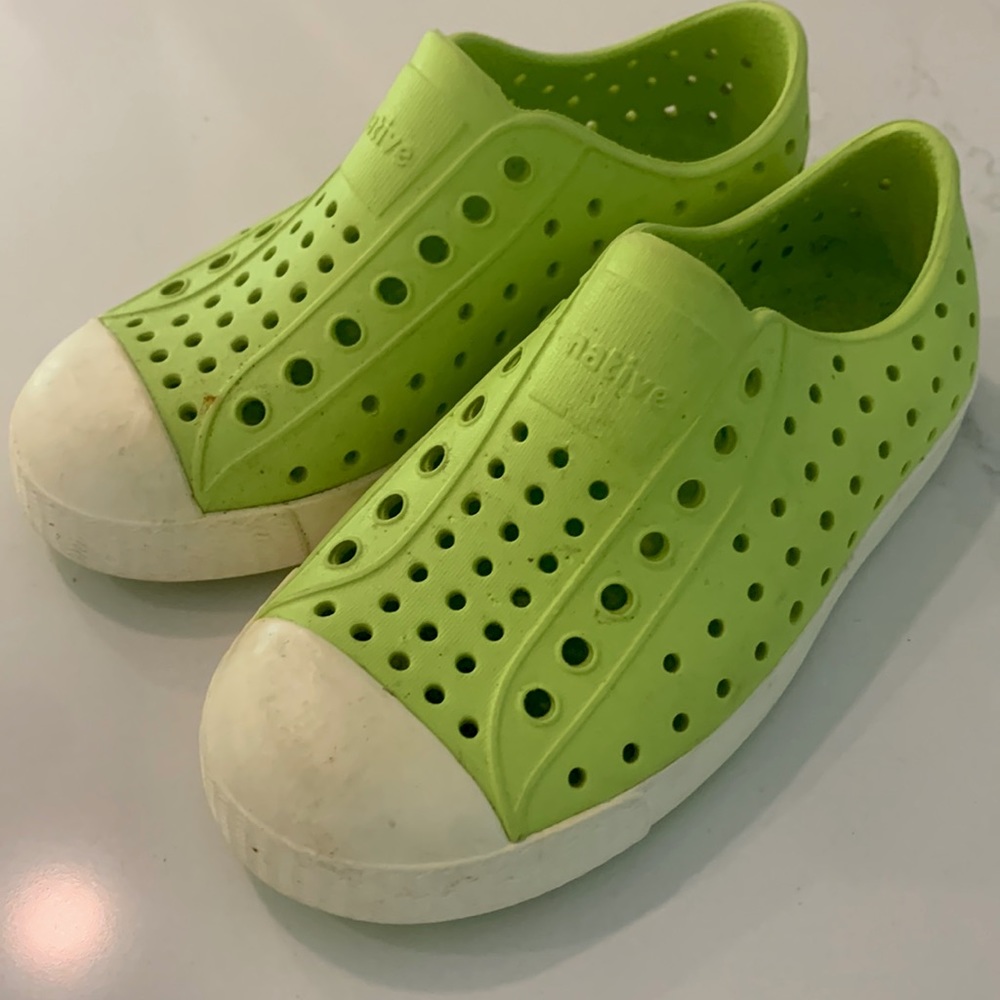 Native shoes size 11 toddler